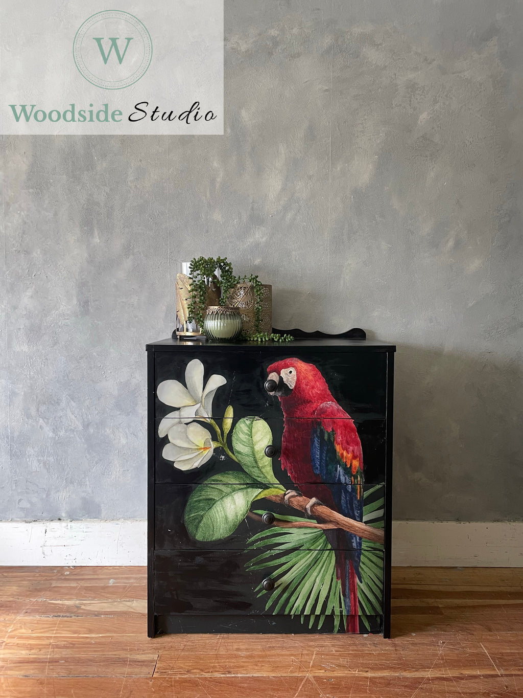 Parrot Dresser