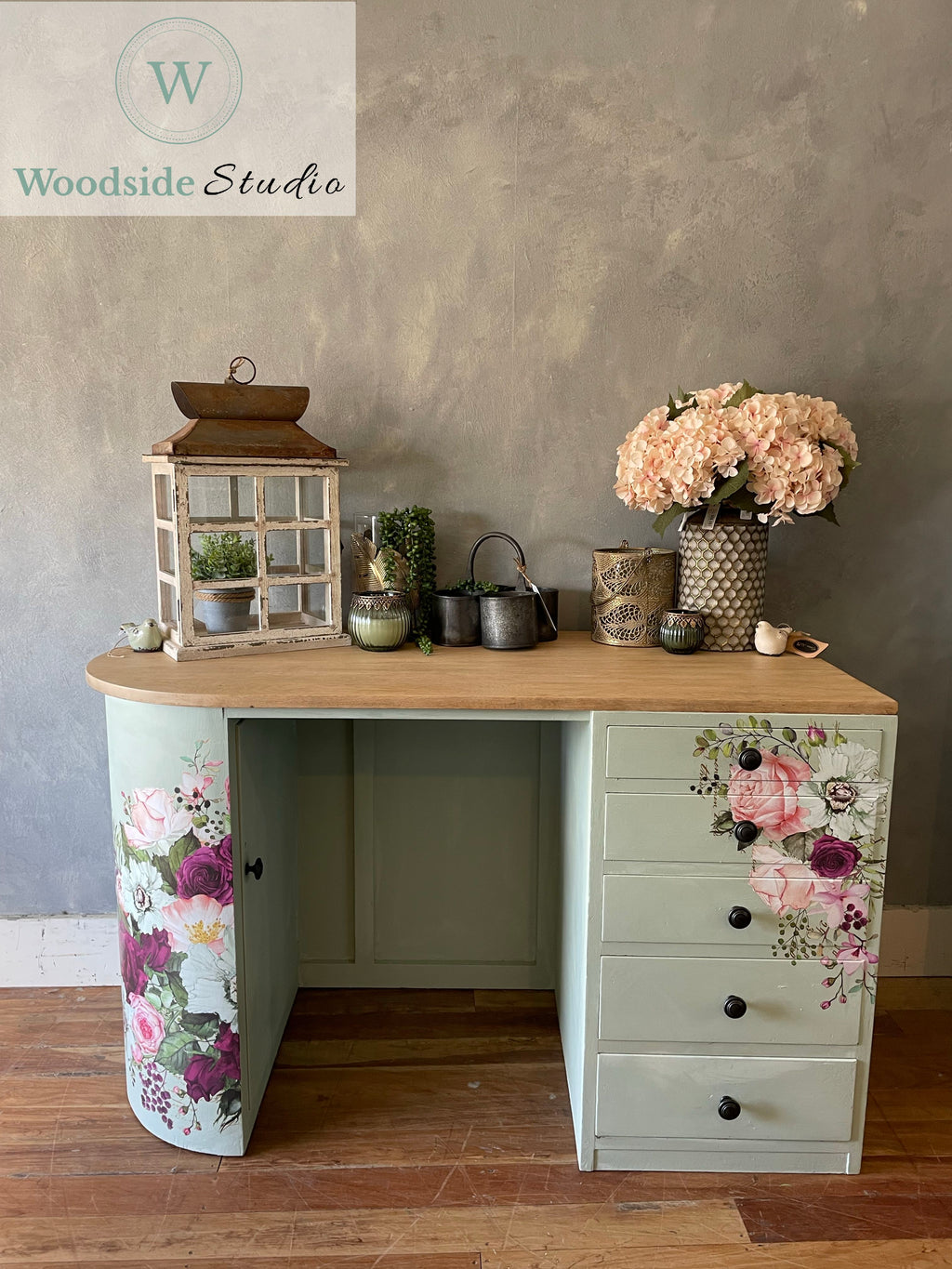 Violet Hill Desk